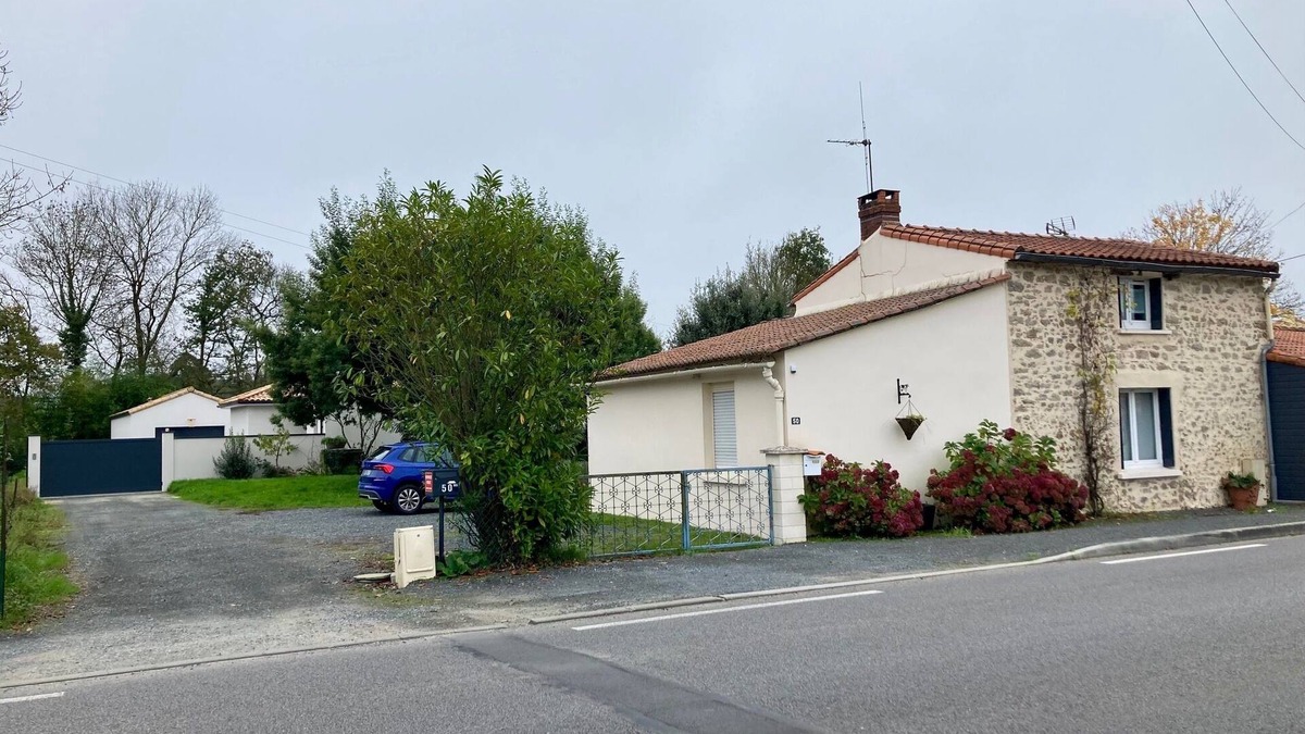 Pont-Saint-Martin House | Nantes, a house in the country