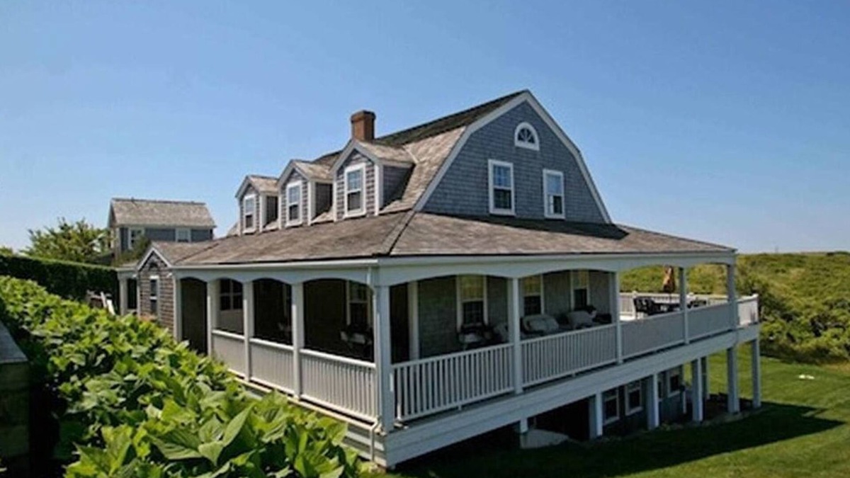 Siasconset House | Nantucket Classic! 5 Bed/4 Bath Sconset Beach-Golf-Lighthouse