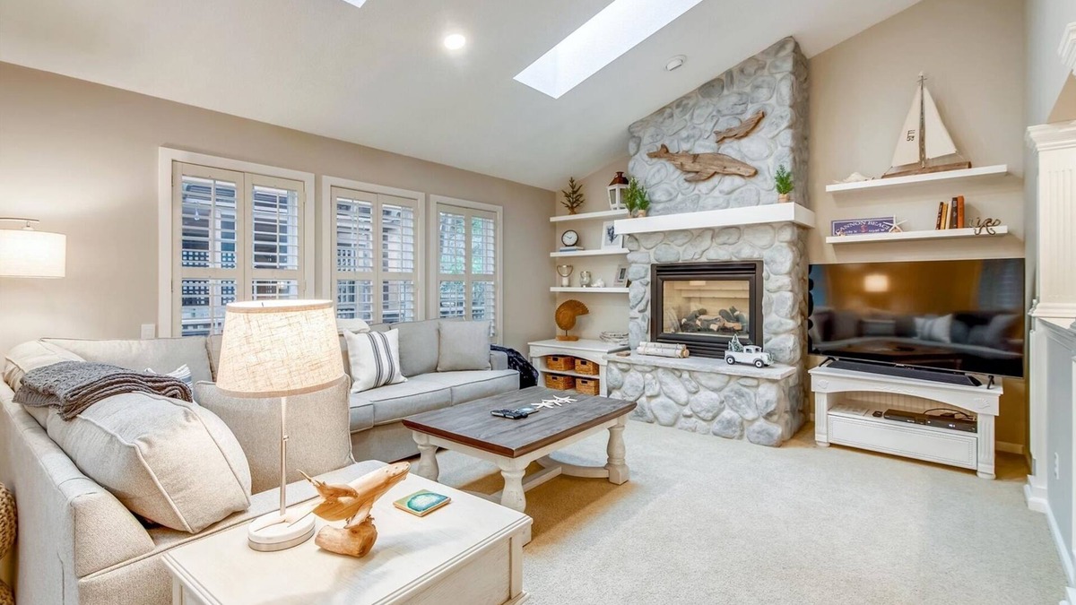 Downtown Cannon Beach House | Nantucket West - Beachcomber Vacation Homes