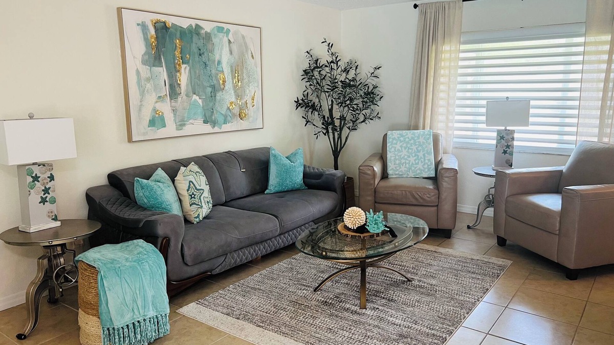 Edgewater House | Naomi’s pool, river & beach getaway
