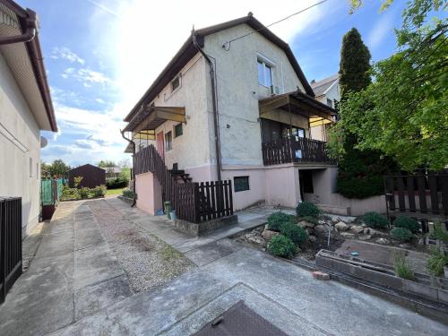 Tiszakecske House | Nap körút Apartman