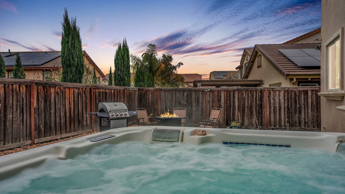 Fairfield House | Napa Wine Country Hot Tub/Arcade/Pool Table Fun 5B