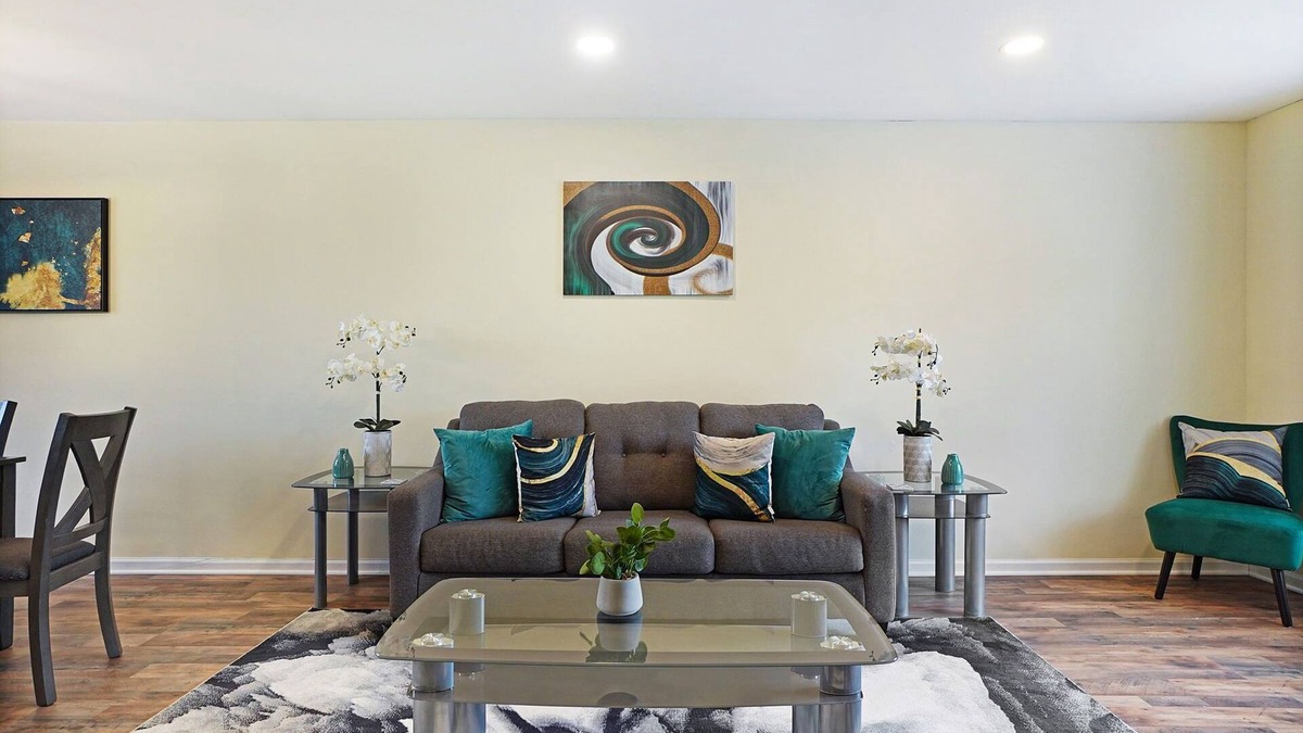 Fox Valley House | Naperville FHS Rental - Woodview Ct