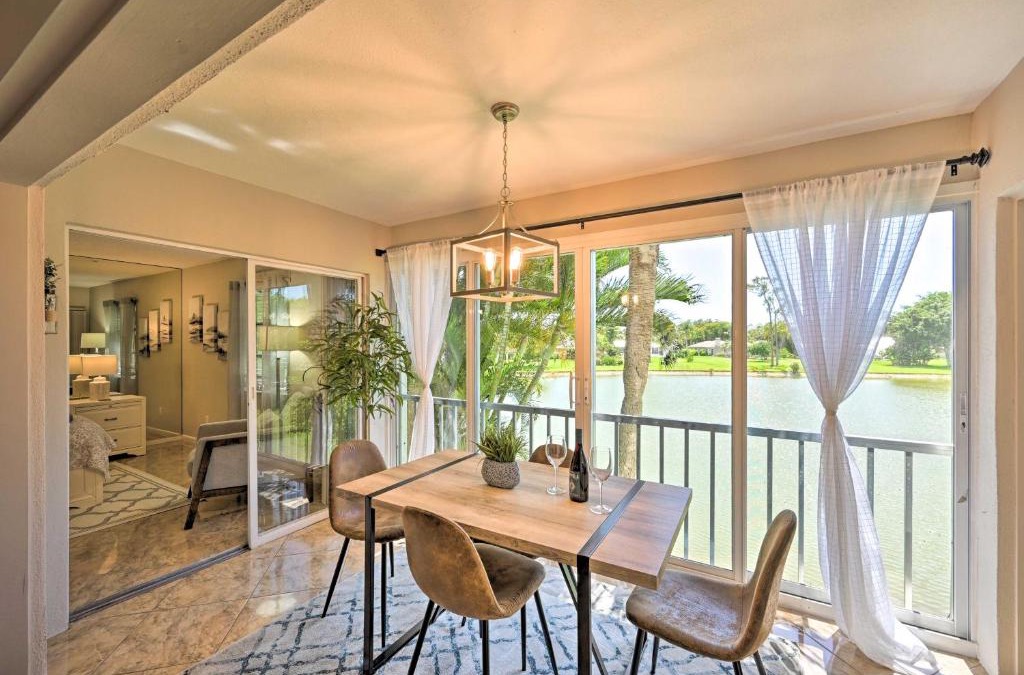 Central Naples Apartment | Naples Condo with Enclosed Balcony and Lake Views!