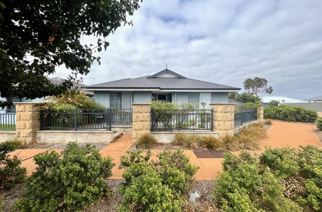 Kealy House | Napolean Holiday Retreat