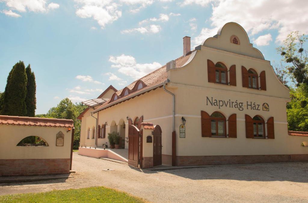 Zsira House | Napvirág-Ház