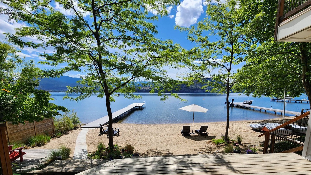 Okanagan-Similkameen House | Naramata Lakefront home with Private Beach and Dock - The Apricot Club