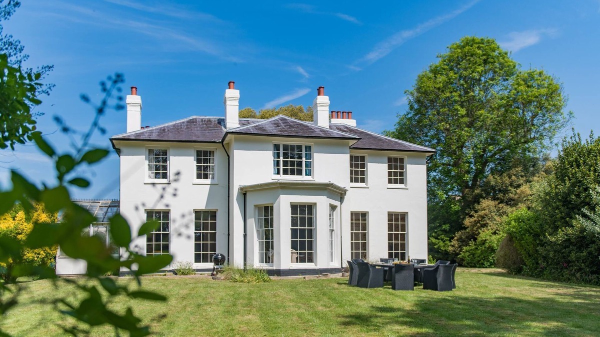 St Mary's Bay House | Nares House - a holiday let that sleeps 14 guests in 6 bedrooms