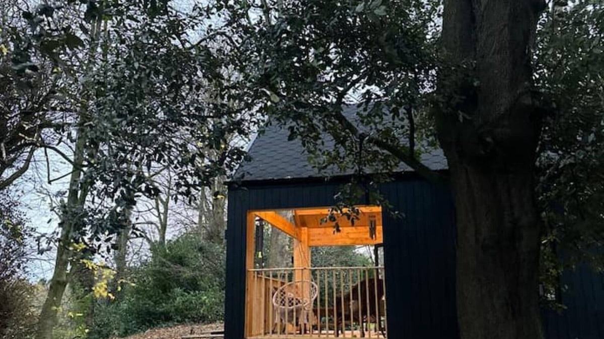 Hagwothingham Cabin | Narnia - a picture-perfect private woodland escape