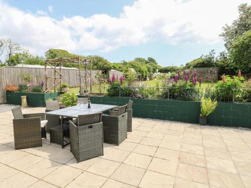 Cosheston House | Nash Lodge