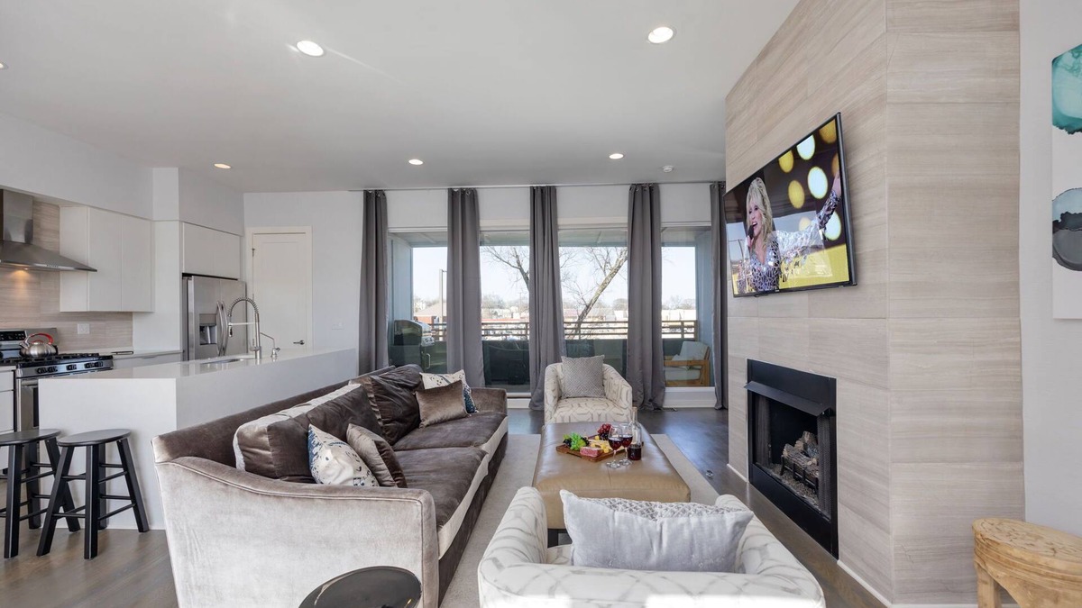 Nashville House | Nashville Notes - Sleeps 8 - Mins to Broadway!