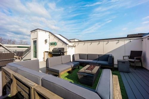 Nashville House | Nashville Tropics - Rooftop Deck - East Nashville