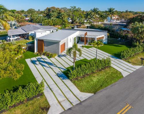 Lauderdale Isles House | Nassau Manor