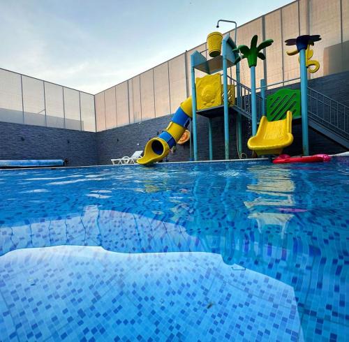 Al Kafrayn Ski Chalet | Natalie water park chalet