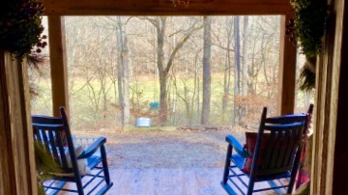 Franklin Cabin | Natchez Hideaway ~ Rustic Cabin on 50 acres outside Nashville near Leipers Fork