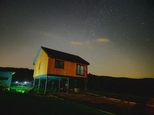gmina Slemien Apartment | Natur House Beskidy - dom z drzewa księżycowego z SAUNĄ i BALIĄ Jacuzzi!