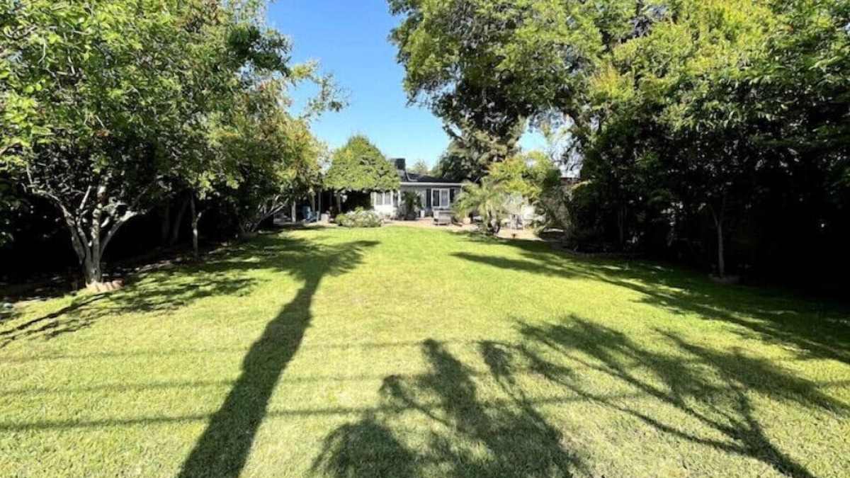 Glendora House | Natural Green Oasis conveniently near Route 66.n
