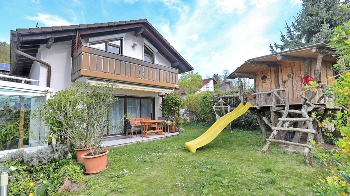 Bensheim House | Natural idyll at the foot of the Hemsberg - ideal starting point for nature lovers