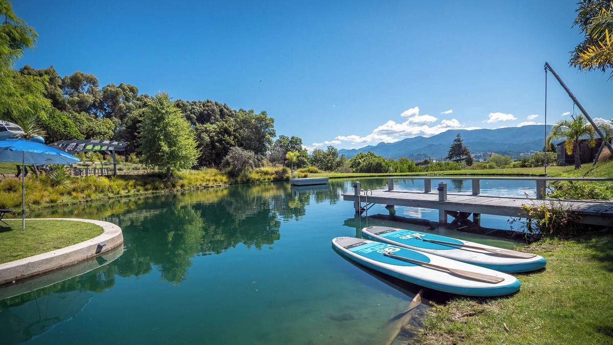 Mariri Apartment | Natural Lake and widespread views with family sized apartment/house