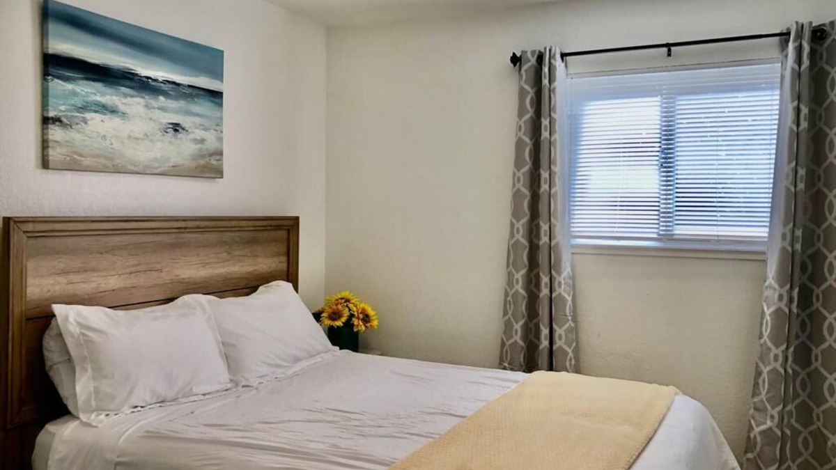 San Leandro House | Natural Light 1 Bedroom In-Law Unit w/Washer/Dryer