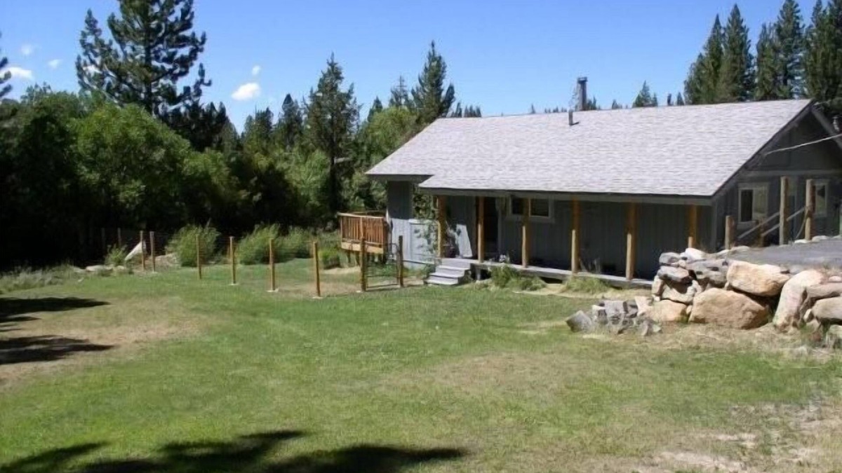 Pioneer Trail Cabin | Natural Private Setting, Dog-Friendly, Fenced yard, Hot Tub, Walk/bike to trails