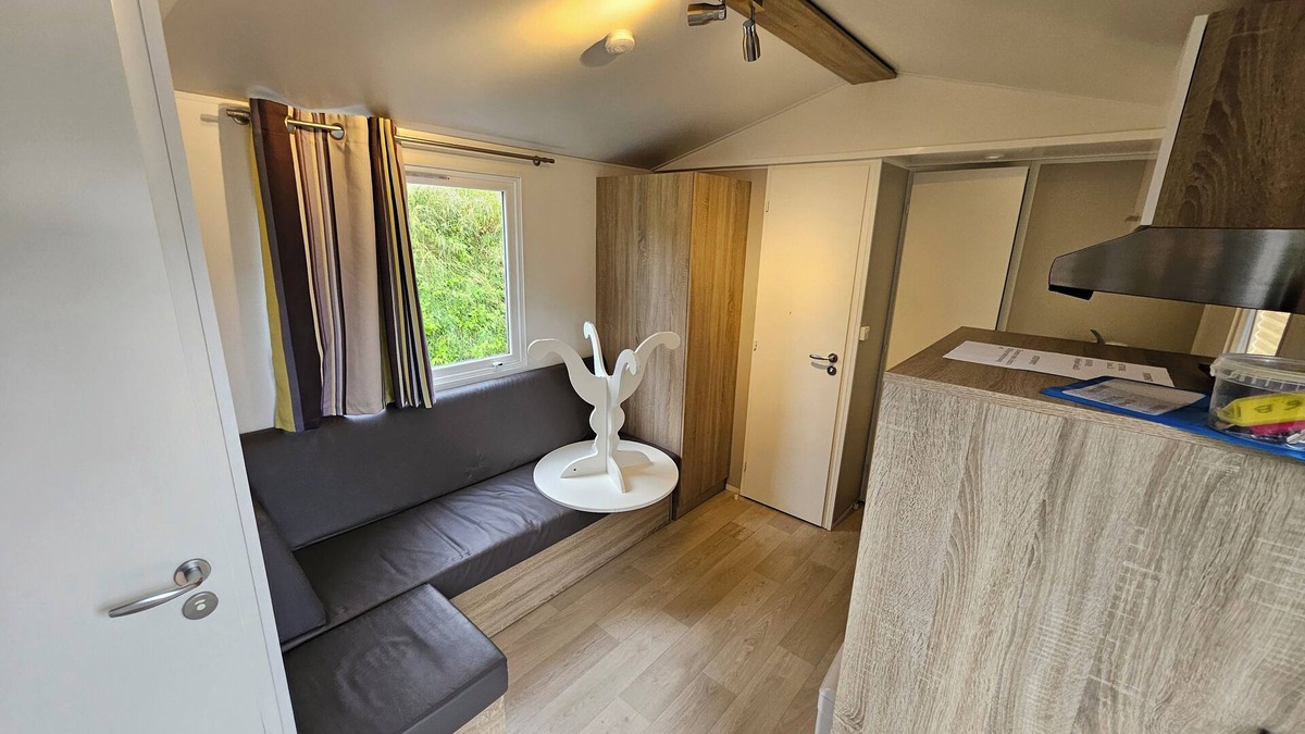 Viane Ski Chalet | Natural residence with pond, near Pairi Daiza.