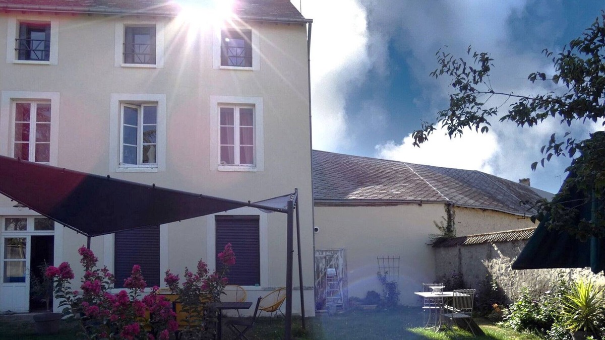 Janville Bed & Breakfast | Natural Retreat with King-Size Beds in Beauce, Near A10