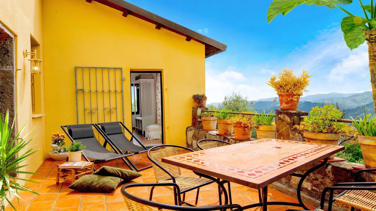 Podenzana House | Natural stone house with a fantastic panoramic view