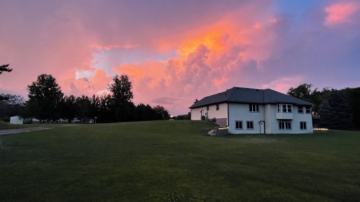 Ham Lake House | Natural tranquility meets city convenience at The Unicorn.