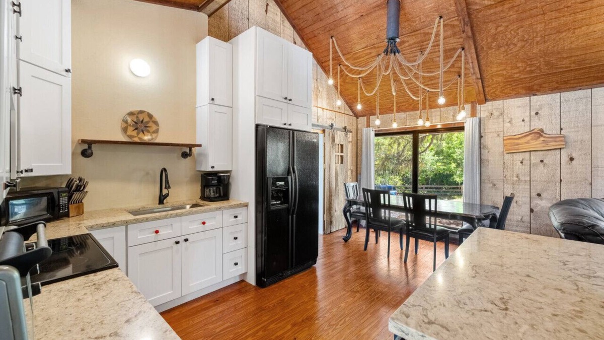 Cedar Key House | Nature at it's best with the room to explore it