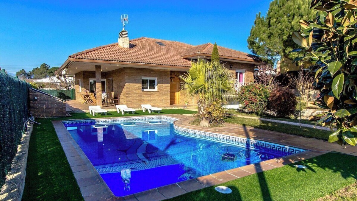 Sils Villa | Nature, beach and fun in Costa Brava!