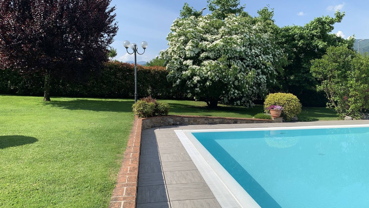 Gallicano Cottage | NATURE - cottage with garden, shared pool, private veranda