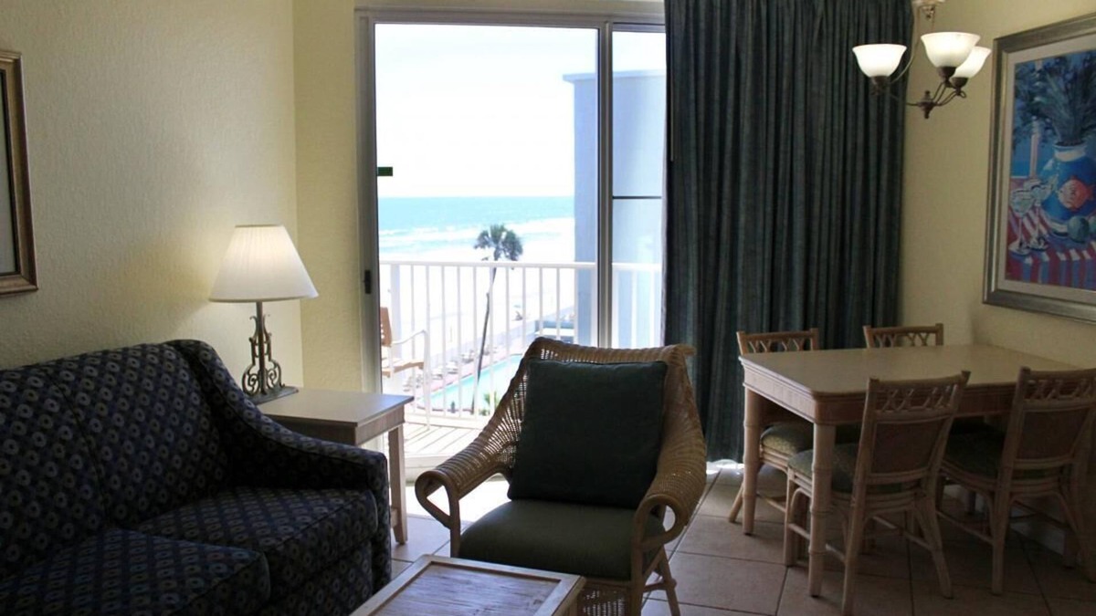 Bostroms Resort | Nature Escape! 4 Beautiful Units w/Kitchen, Beachfront, Surfing, Pool