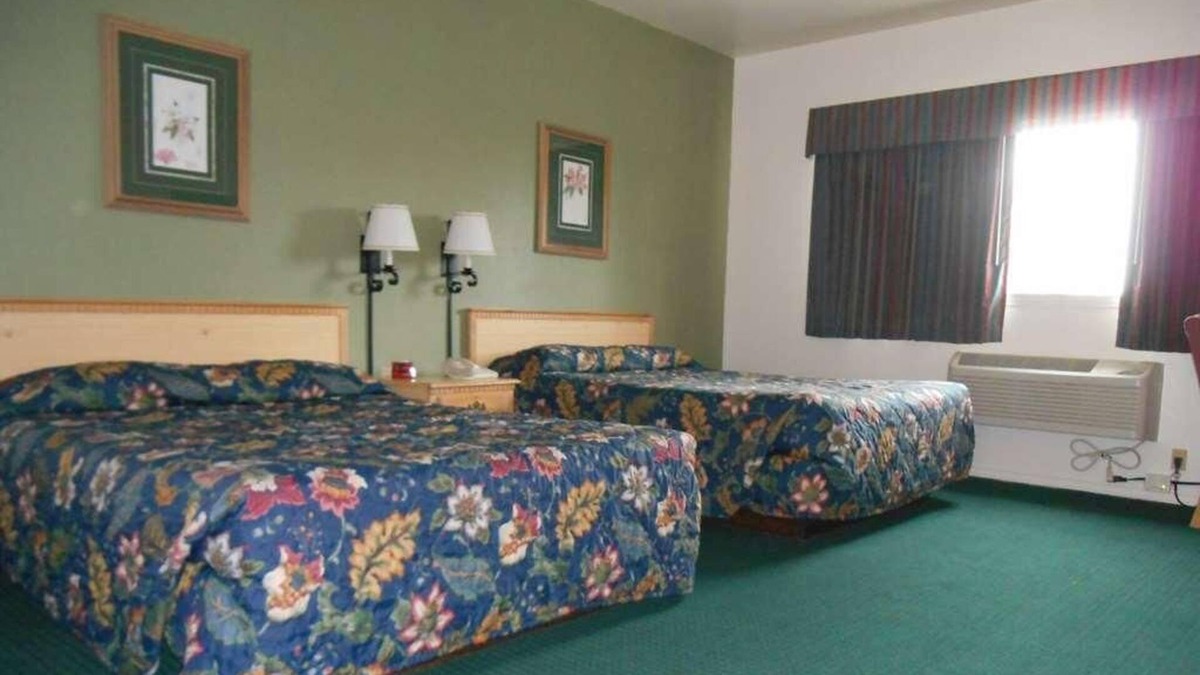 Enumclaw House | Nature Escape in GuestHouse Enumclaw! 2 Budget-friendly Units, Pets Allowed