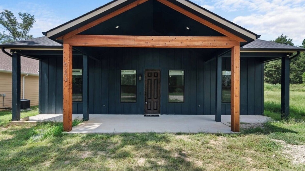 Log Cabin House | Nature Escape Near the Lake