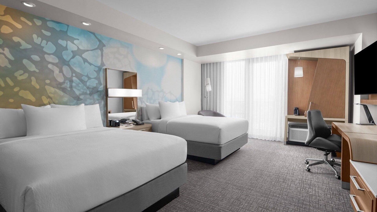 Clearwater Beach Hotel | Nature Escape! On-Site Restaurant and Bar, Near Little Toot Dolphin Adventure