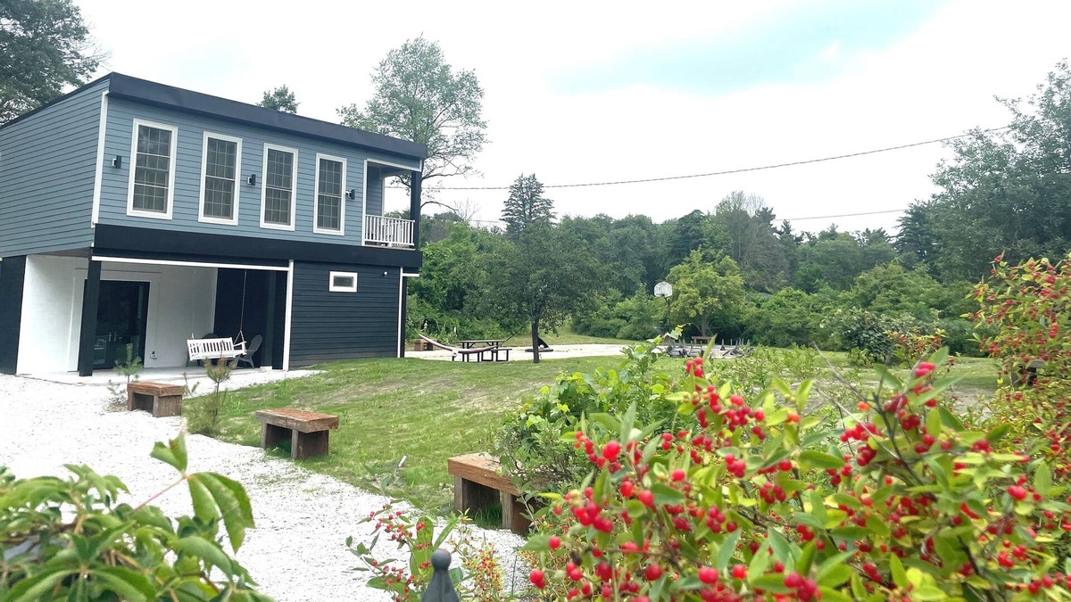 Bass Lake House | Nature is calling..NEW CONSTRUCTION5 min walk Bass Lake surrounded by forest