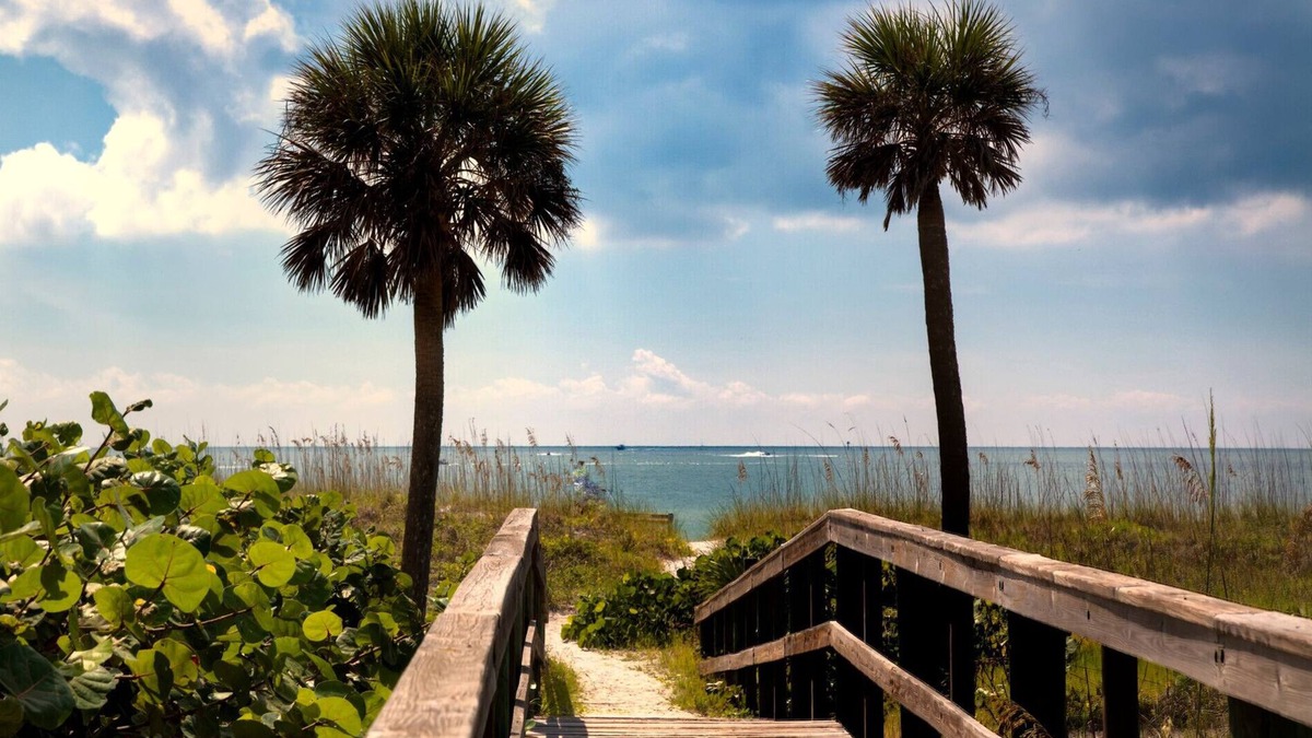 Indian Shores Hotel | Nature is Calling! Near Smugglers Cove Adventure Golf, Spa Tub, Golf
