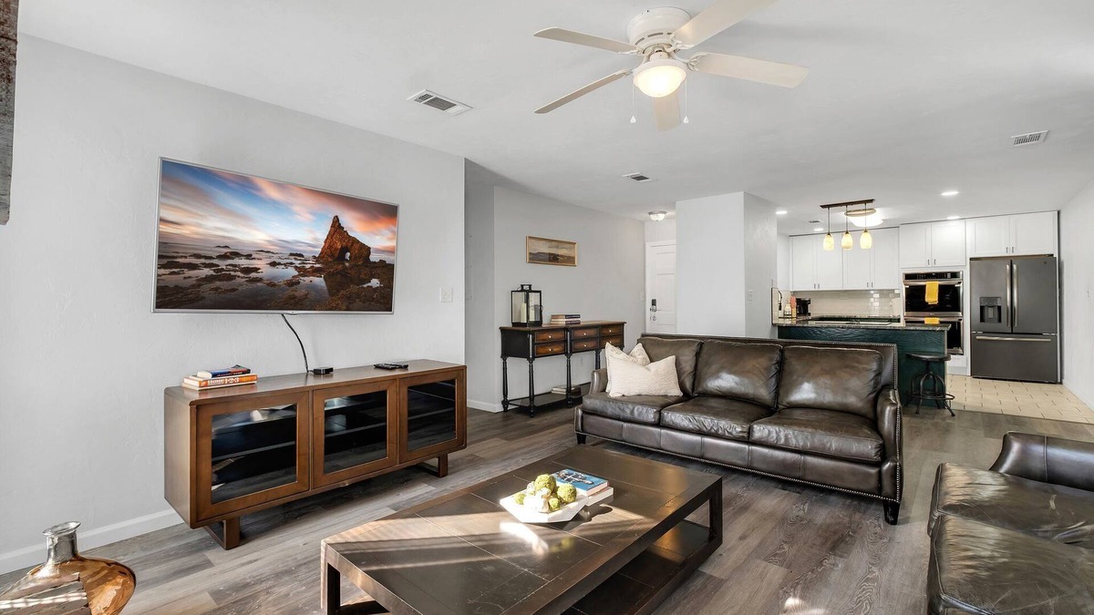 Tallahassee House | Nature Lover's Oasis, Charming 3-bedroom house with WiFi, AC and fireplace
