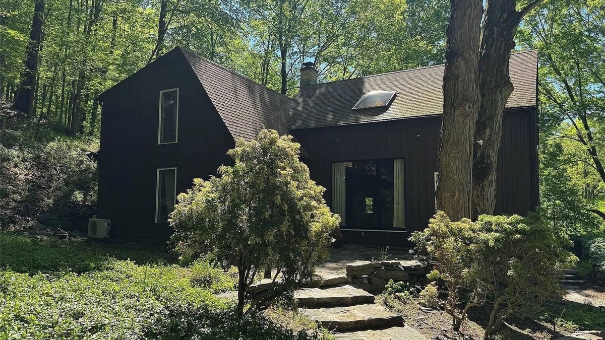 Mount Kisco House | Nature Lover's Retreat in Mount Kisco