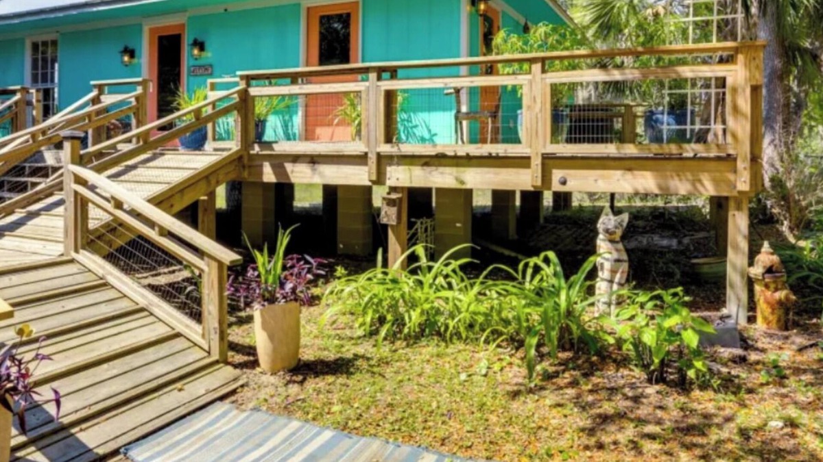 Apalachicola Cottage | Nature lover’s cottage Kayak or relax on Mitchell Creek -3 miles to Apalachicola