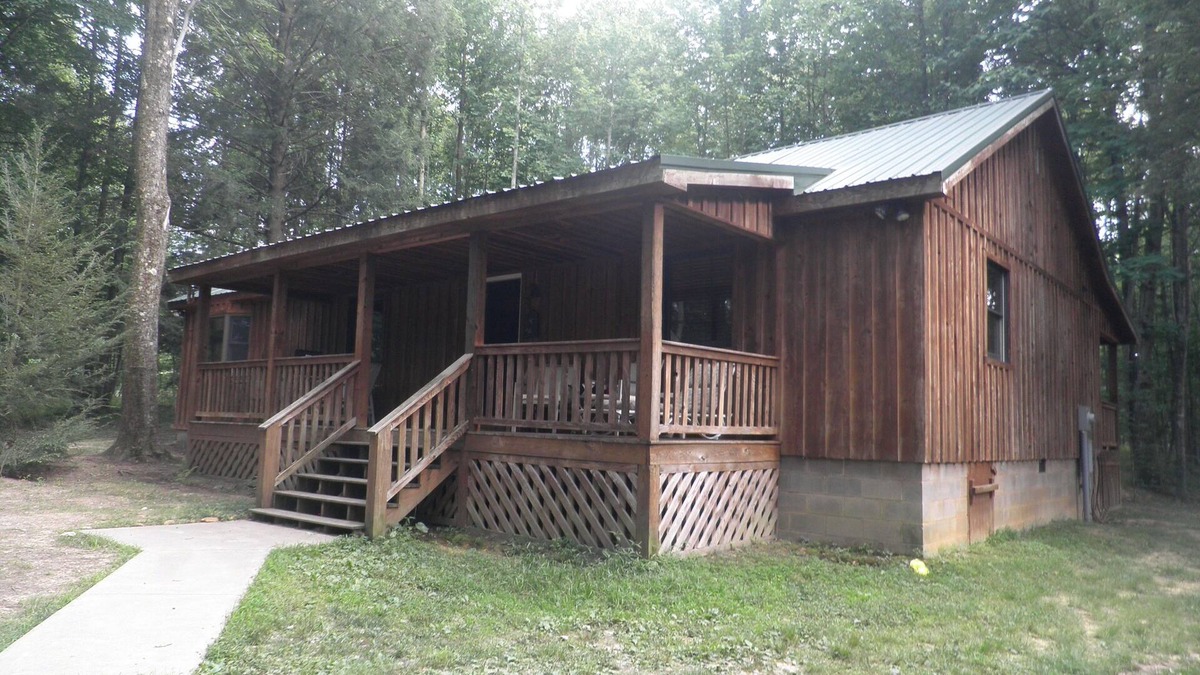 Mt Lookout Cabin | Nature & Privacy with Hot Tub, Fireplace, Firepit & Local outdoor activities!