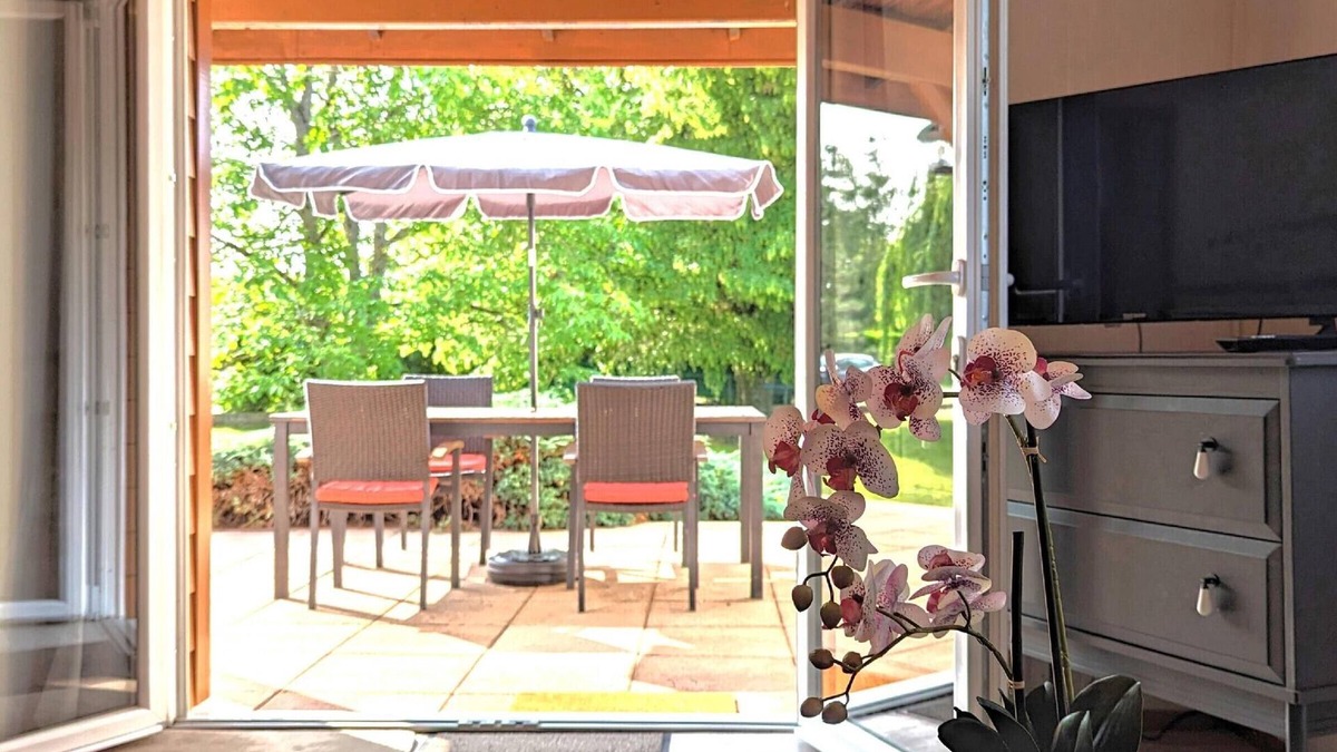 Pesmes Cottage | Nature retreat chalet with terrace, air conditioning, private parking