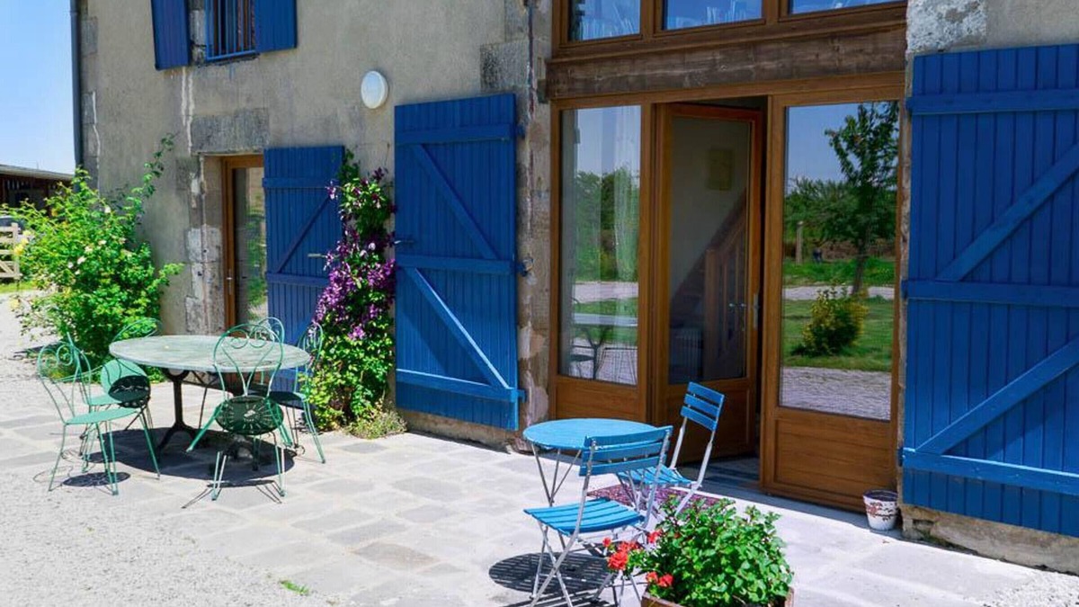 Souvigny Cottage | "Nature Retreat with Pool, Near Medieval Village, Ideal for Families and Friends"