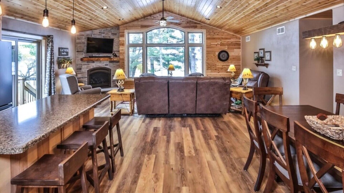 St Germain House | Nature's Edge: Lakefront Home - WiFi, Free Firewood, Generator, No Cleaning Fee!