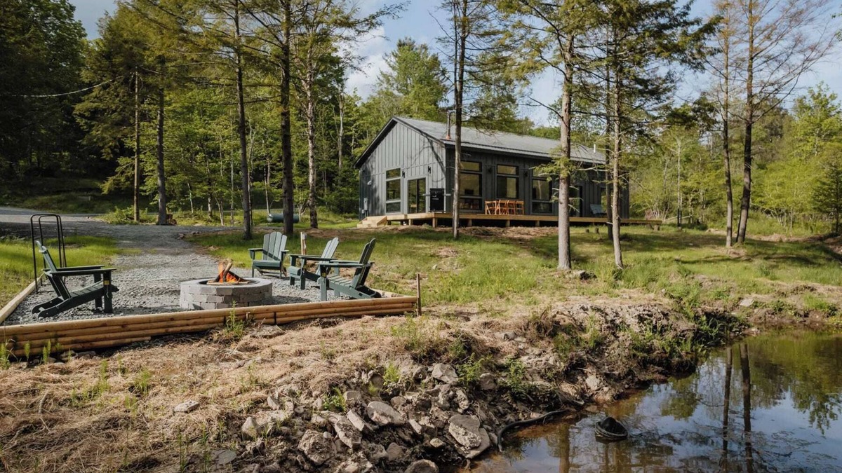 Debruce Cabin | Nature's Edge: Serene/Modern Cabin w.Firepit +Pond