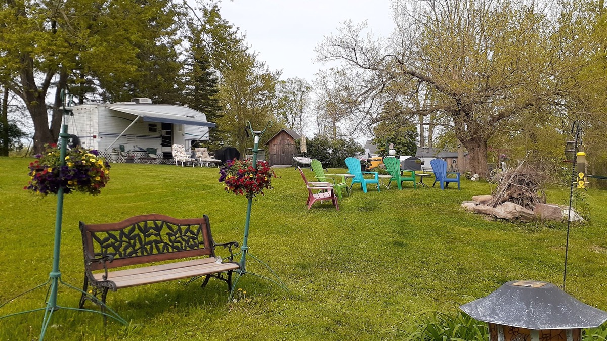 Niagara Falls House | Nature's Haven in Niagara Falls