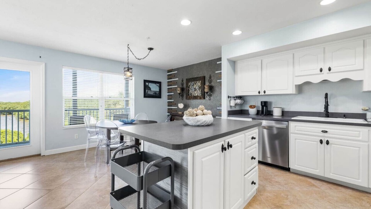 Cedar Key Condo | Nature's Landing condo with bay view