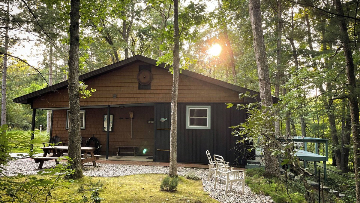 Irons Cabin | Nature's Paradise in a Riverfront Cabin! Tranquil Setting & Endless Outdoor Fun!