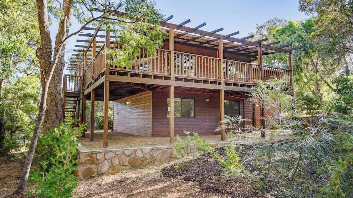 Eagle Bay House | Nature's Retreat Eagle Bay